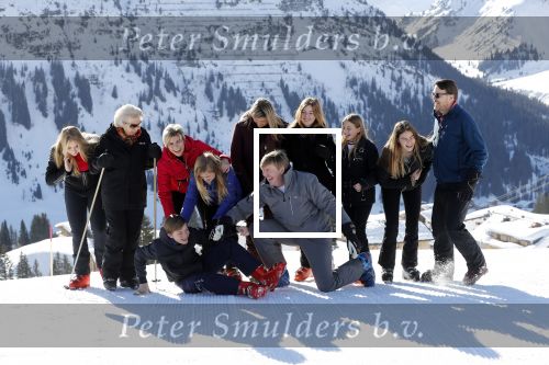 Lech 25 februari 2019
Koning Willem-Alexander, Koningin MÃ¡xima, Prinses Beatrix, Prins Constantijn, Prinses Laurentien en de prinsessen Amalia, Alexia en Ariane samen met Eloise, Leonore en Claus-Casimir tijdens de fotosessie tijdens de wintersportvakantie in Lech.