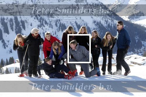 Lech 25 februari 2019
Koning Willem-Alexander, Koningin MÃ¡xima, Prinses Beatrix, Prins Constantijn, Prinses Laurentien en de prinsessen Amalia, Alexia en Ariane samen met Eloise, Leonore en Claus-Casimir tijdens de fotosessie tijdens de wintersportvakantie in Lech.