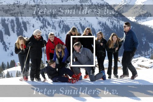 Lech 25 februari 2019
Koning Willem-Alexander, Koningin MÃ¡xima, Prinses Beatrix, Prins Constantijn, Prinses Laurentien en de prinsessen Amalia, Alexia en Ariane samen met Eloise, Leonore en Claus-Casimir tijdens de fotosessie tijdens de wintersportvakantie in Lech.