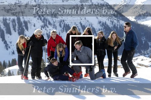 Lech 25 februari 2019
Koning Willem-Alexander, Koningin MÃ¡xima, Prinses Beatrix, Prins Constantijn, Prinses Laurentien en de prinsessen Amalia, Alexia en Ariane samen met Eloise, Leonore en Claus-Casimir tijdens de fotosessie tijdens de wintersportvakantie in Lech.
