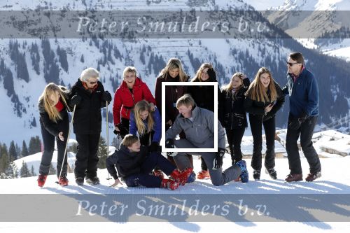 Lech 25 februari 2019
Koning Willem-Alexander, Koningin MÃ¡xima, Prinses Beatrix, Prins Constantijn, Prinses Laurentien en de prinsessen Amalia, Alexia en Ariane samen met Eloise, Leonore en Claus-Casimir tijdens de fotosessie tijdens de wintersportvakantie in Lech.