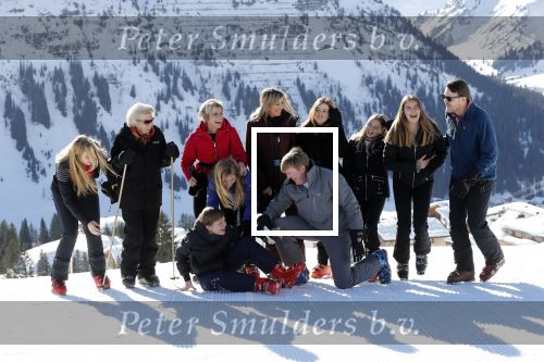 Lech 25 februari 2019
Koning Willem-Alexander, Koningin MÃ¡xima, Prinses Beatrix, Prins Constantijn, Prinses Laurentien en de prinsessen Amalia, Alexia en Ariane samen met Eloise, Leonore en Claus-Casimir tijdens de fotosessie tijdens de wintersportvakantie in Lech.