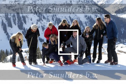 Lech 25 februari 2019
Koning Willem-Alexander, Koningin MÃ¡xima, Prinses Beatrix, Prins Constantijn, Prinses Laurentien en de prinsessen Amalia, Alexia en Ariane samen met Eloise, Leonore en Claus-Casimir tijdens de fotosessie tijdens de wintersportvakantie in Lech.