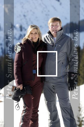 Lech 25 februari 2019
Koning Willem-Alexander, Koningin MÃ¡xima, Prinses Beatrix, Prins Constantijn, Prinses Laurentien en de prinsessen Amalia, Alexia en Ariane samen met Eloise, Leonore en Claus-Casimir tijdens de fotosessie tijdens de wintersportvakantie in Lech.