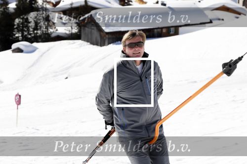 Lech 25 februari 2019
Koning Willem-Alexander, Koningin MÃ¡xima, Prinses Beatrix, Prins Constantijn, Prinses Laurentien en de prinsessen Amalia, Alexia en Ariane samen met Eloise, Leonore en Claus-Casimir tijdens de fotosessie tijdens de wintersportvakantie in Lech.