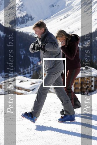 Lech 25 februari 2019
Koning Willem-Alexander, Koningin MÃ¡xima, Prinses Beatrix, Prins Constantijn, Prinses Laurentien en de prinsessen Amalia, Alexia en Ariane samen met Eloise, Leonore en Claus-Casimir tijdens de fotosessie tijdens de wintersportvakantie in Lech.