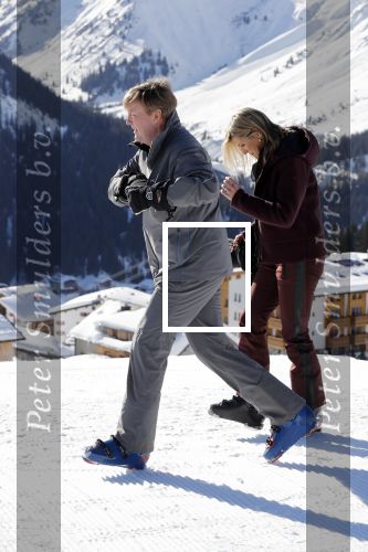 Lech 25 februari 2019
Koning Willem-Alexander, Koningin MÃ¡xima, Prinses Beatrix, Prins Constantijn, Prinses Laurentien en de prinsessen Amalia, Alexia en Ariane samen met Eloise, Leonore en Claus-Casimir tijdens de fotosessie tijdens de wintersportvakantie in Lech.