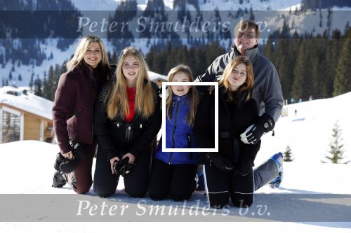 Lech 25 februari 2019
Koning Willem-Alexander, Koningin MÃ¡xima, Prinses Beatrix, Prins Constantijn, Prinses Laurentien en de prinsessen Amalia, Alexia en Ariane samen met Eloise, Leonore en Claus-Casimir tijdens de fotosessie tijdens de wintersportvakantie in Lech.