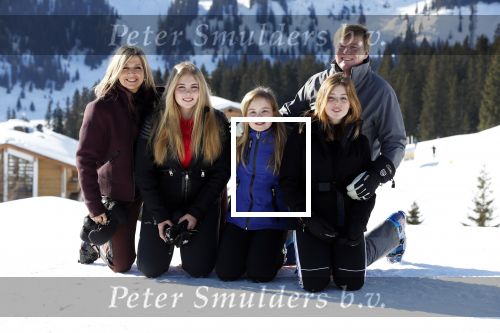 Lech 25 februari 2019
Koning Willem-Alexander, Koningin MÃ¡xima, Prinses Beatrix, Prins Constantijn, Prinses Laurentien en de prinsessen Amalia, Alexia en Ariane samen met Eloise, Leonore en Claus-Casimir tijdens de fotosessie tijdens de wintersportvakantie in Lech.