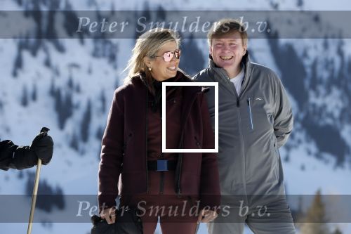 Lech 25 februari 2019
Koning Willem-Alexander, Koningin MÃ¡xima, Prinses Beatrix, Prins Constantijn, Prinses Laurentien en de prinsessen Amalia, Alexia en Ariane samen met Eloise, Leonore en Claus-Casimir tijdens de fotosessie tijdens de wintersportvakantie in Lech.