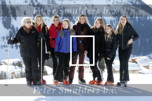 Lech 25 februari 2019
Koning Willem-Alexander, Koningin MÃ¡xima, Prinses Beatrix, Prins Constantijn, Prinses Laurentien en de prinsessen Amalia, Alexia en Ariane samen met Eloise, Leonore en Claus-Casimir tijdens de fotosessie tijdens de wintersportvakantie in Lech.