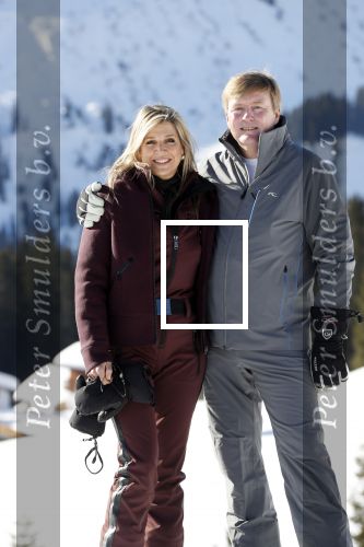 Lech 25 februari 2019
Koning Willem-Alexander, Koningin MÃ¡xima, Prinses Beatrix, Prins Constantijn, Prinses Laurentien en de prinsessen Amalia, Alexia en Ariane samen met Eloise, Leonore en Claus-Casimir tijdens de fotosessie tijdens de wintersportvakantie in Lech.