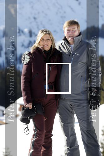 Lech 25 februari 2019
Koning Willem-Alexander, Koningin MÃ¡xima, Prinses Beatrix, Prins Constantijn, Prinses Laurentien en de prinsessen Amalia, Alexia en Ariane samen met Eloise, Leonore en Claus-Casimir tijdens de fotosessie tijdens de wintersportvakantie in Lech.