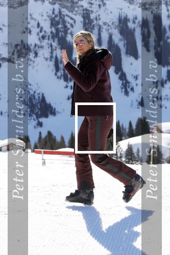 Lech 25 februari 2019
Koning Willem-Alexander, Koningin MÃ¡xima, Prinses Beatrix, Prins Constantijn, Prinses Laurentien en de prinsessen Amalia, Alexia en Ariane samen met Eloise, Leonore en Claus-Casimir tijdens de fotosessie tijdens de wintersportvakantie in Lech.