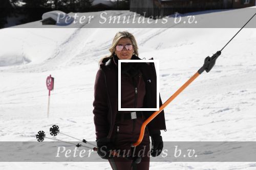 Lech 25 februari 2019
Koning Willem-Alexander, Koningin MÃ¡xima, Prinses Beatrix, Prins Constantijn, Prinses Laurentien en de prinsessen Amalia, Alexia en Ariane samen met Eloise, Leonore en Claus-Casimir tijdens de fotosessie tijdens de wintersportvakantie in Lech.