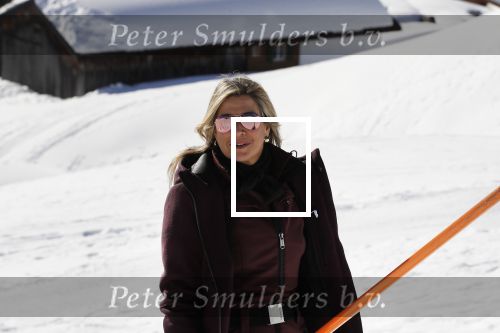 Lech 25 februari 2019
Koning Willem-Alexander, Koningin MÃ¡xima, Prinses Beatrix, Prins Constantijn, Prinses Laurentien en de prinsessen Amalia, Alexia en Ariane samen met Eloise, Leonore en Claus-Casimir tijdens de fotosessie tijdens de wintersportvakantie in Lech.