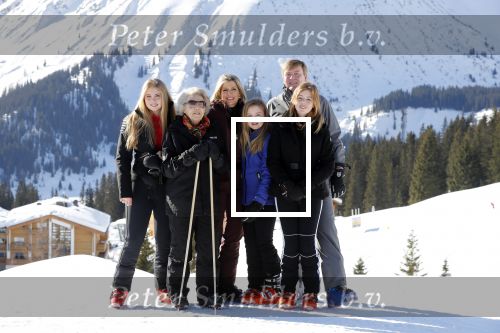 Lech 25 februari 2019
Koning Willem-Alexander, Koningin MÃ¡xima, Prinses Beatrix, Prins Constantijn, Prinses Laurentien en de prinsessen Amalia, Alexia en Ariane samen met Eloise, Leonore en Claus-Casimir tijdens de fotosessie tijdens de wintersportvakantie in Lech.