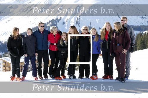 Lech 25 februari 2019
Koning Willem-Alexander, Koningin MÃ¡xima, Prinses Beatrix, Prins Constantijn, Prinses Laurentien en de prinsessen Amalia, Alexia en Ariane samen met Eloise, Leonore en Claus-Casimir tijdens de fotosessie tijdens de wintersportvakantie in Lech.