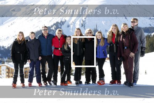 Lech 25 februari 2019
Koning Willem-Alexander, Koningin MÃ¡xima, Prinses Beatrix, Prins Constantijn, Prinses Laurentien en de prinsessen Amalia, Alexia en Ariane samen met Eloise, Leonore en Claus-Casimir tijdens de fotosessie tijdens de wintersportvakantie in Lech.
