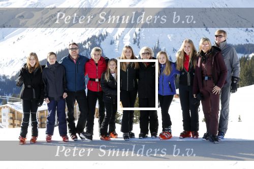 Lech 25 februari 2019
Koning Willem-Alexander, Koningin MÃ¡xima, Prinses Beatrix, Prins Constantijn, Prinses Laurentien en de prinsessen Amalia, Alexia en Ariane samen met Eloise, Leonore en Claus-Casimir tijdens de fotosessie tijdens de wintersportvakantie in Lech.