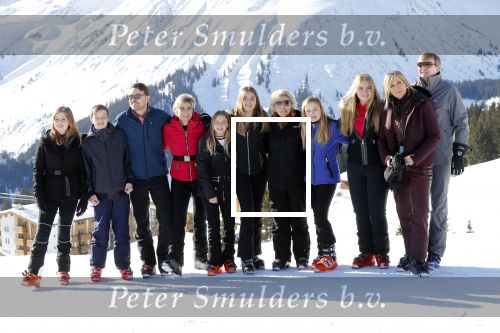 Lech 25 februari 2019
Koning Willem-Alexander, Koningin MÃ¡xima, Prinses Beatrix, Prins Constantijn, Prinses Laurentien en de prinsessen Amalia, Alexia en Ariane samen met Eloise, Leonore en Claus-Casimir tijdens de fotosessie tijdens de wintersportvakantie in Lech.