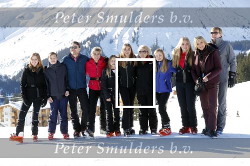 Lech 25 februari 2019
Koning Willem-Alexander, Koningin MÃ¡xima, Prinses Beatrix, Prins Constantijn, Prinses Laurentien en de prinsessen Amalia, Alexia en Ariane samen met Eloise, Leonore en Claus-Casimir tijdens de fotosessie tijdens de wintersportvakantie in Lech.