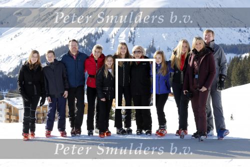 Lech 25 februari 2019
Koning Willem-Alexander, Koningin MÃ¡xima, Prinses Beatrix, Prins Constantijn, Prinses Laurentien en de prinsessen Amalia, Alexia en Ariane samen met Eloise, Leonore en Claus-Casimir tijdens de fotosessie tijdens de wintersportvakantie in Lech.