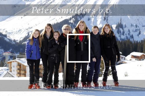 Lech 25 februari 2019
Koning Willem-Alexander, Koningin MÃ¡xima, Prinses Beatrix, Prins Constantijn, Prinses Laurentien en de prinsessen Amalia, Alexia en Ariane samen met Eloise, Leonore en Claus-Casimir tijdens de fotosessie tijdens de wintersportvakantie in Lech.