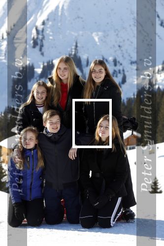Lech 25 februari 2019
Koning Willem-Alexander, Koningin MÃ¡xima, Prinses Beatrix, Prins Constantijn, Prinses Laurentien en de prinsessen Amalia, Alexia en Ariane samen met Eloise, Leonore en Claus-Casimir tijdens de fotosessie tijdens de wintersportvakantie in Lech.