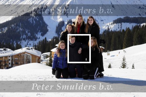 Lech 25 februari 2019
Koning Willem-Alexander, Koningin MÃ¡xima, Prinses Beatrix, Prins Constantijn, Prinses Laurentien en de prinsessen Amalia, Alexia en Ariane samen met Eloise, Leonore en Claus-Casimir tijdens de fotosessie tijdens de wintersportvakantie in Lech.