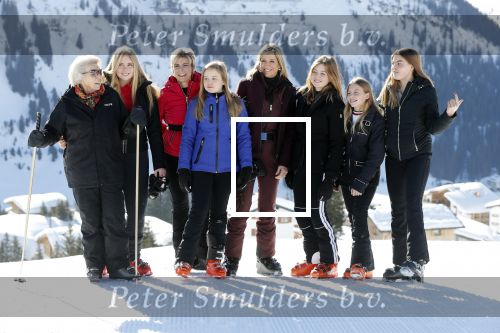 Lech 25 februari 2019
Koning Willem-Alexander, Koningin MÃ¡xima, Prinses Beatrix, Prins Constantijn, Prinses Laurentien en de prinsessen Amalia, Alexia en Ariane samen met Eloise, Leonore en Claus-Casimir tijdens de fotosessie tijdens de wintersportvakantie in Lech.
