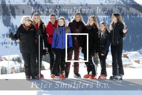Lech 25 februari 2019
Koning Willem-Alexander, Koningin MÃ¡xima, Prinses Beatrix, Prins Constantijn, Prinses Laurentien en de prinsessen Amalia, Alexia en Ariane samen met Eloise, Leonore en Claus-Casimir tijdens de fotosessie tijdens de wintersportvakantie in Lech.
