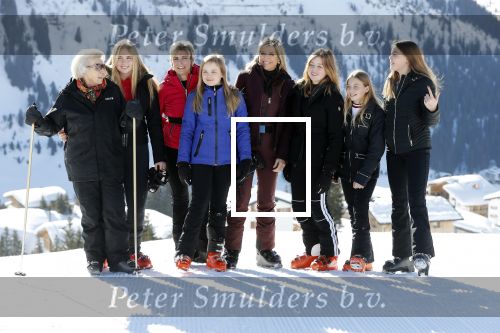 Lech 25 februari 2019
Koning Willem-Alexander, Koningin MÃ¡xima, Prinses Beatrix, Prins Constantijn, Prinses Laurentien en de prinsessen Amalia, Alexia en Ariane samen met Eloise, Leonore en Claus-Casimir tijdens de fotosessie tijdens de wintersportvakantie in Lech.