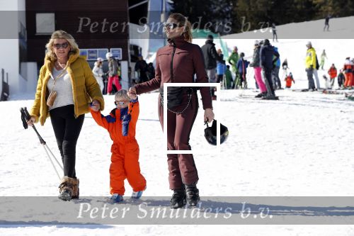 Oberlech 25 februari 2019
Lieke v Lexmond op skivakantie met haar man Bas v Veggel en hun zoontje Vik.
Ook de moeder van Bas en haar partner zijn erbij.