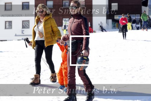 Oberlech 25 februari 2019
Lieke v Lexmond op skivakantie met haar man Bas v Veggel en hun zoontje Vik.
Ook de moeder van Bas en haar partner zijn erbij.