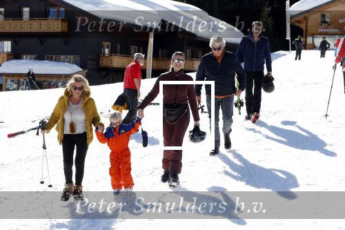 Oberlech 25 februari 2019
Lieke v Lexmond op skivakantie met haar man Bas v Veggel en hun zoontje Vik.
Ook de moeder van Bas en haar partner zijn erbij.