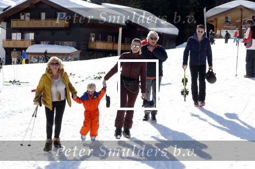 Oberlech 25 februari 2019
Lieke v Lexmond op skivakantie met haar man Bas v Veggel en hun zoontje Vik.
Ook de moeder van Bas en haar partner zijn erbij.