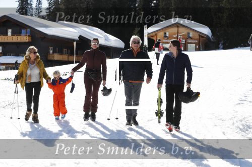 Oberlech 25 februari 2019
Lieke v Lexmond op skivakantie met haar man Bas v Veggel en hun zoontje Vik.
Ook de moeder van Bas en haar partner zijn erbij.