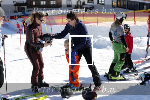 Oberlech 25 februari 2019
Lieke v Lexmond op skivakantie met haar man Bas v Veggel en hun zoontje Vik.
Ook de moeder van Bas en haar partner zijn erbij.