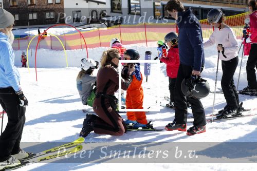 Oberlech 25 februari 2019
Lieke v Lexmond op skivakantie met haar man Bas v Veggel en hun zoontje Vik.
Ook de moeder van Bas en haar partner zijn erbij.