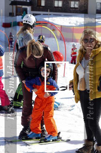 Oberlech 25 februari 2019
Lieke v Lexmond op skivakantie met haar man Bas v Veggel en hun zoontje Vik.
Ook de moeder van Bas en haar partner zijn erbij.