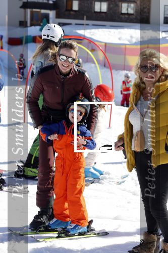 Oberlech 25 februari 2019
Lieke v Lexmond op skivakantie met haar man Bas v Veggel en hun zoontje Vik.
Ook de moeder van Bas en haar partner zijn erbij.