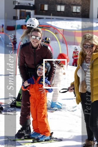Oberlech 25 februari 2019
Lieke v Lexmond op skivakantie met haar man Bas v Veggel en hun zoontje Vik.
Ook de moeder van Bas en haar partner zijn erbij.