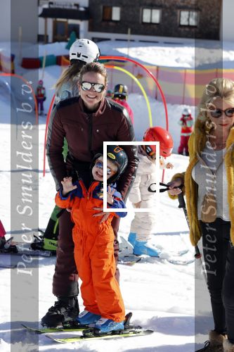 Oberlech 25 februari 2019
Lieke v Lexmond op skivakantie met haar man Bas v Veggel en hun zoontje Vik.
Ook de moeder van Bas en haar partner zijn erbij.