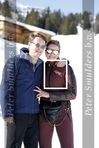 Oberlech 25 februari 2019
Lieke v Lexmond op skivakantie met haar man Bas v Veggel en hun zoontje Vik.
Ook de moeder van Bas en haar partner zijn erbij.