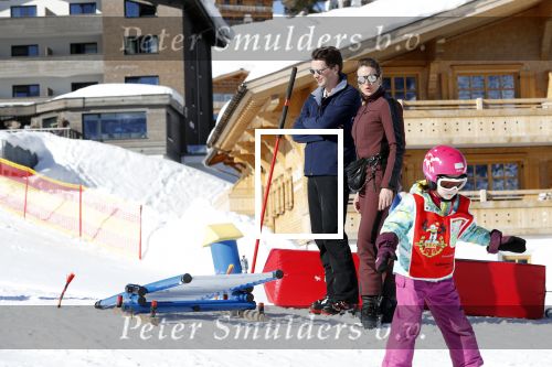 Oberlech 25 februari 2019
Lieke v Lexmond op skivakantie met haar man Bas v Veggel en hun zoontje Vik.
Ook de moeder van Bas en haar partner zijn erbij.