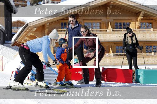 Oberlech 25 februari 2019
Lieke v Lexmond op skivakantie met haar man Bas v Veggel en hun zoontje Vik.
Ook de moeder van Bas en haar partner zijn erbij.