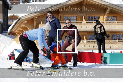 Oberlech 25 februari 2019
Lieke v Lexmond op skivakantie met haar man Bas v Veggel en hun zoontje Vik.
Ook de moeder van Bas en haar partner zijn erbij.