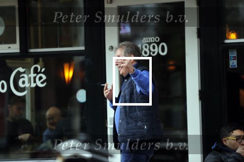 Amstelveen 2 maart 2019
Maarten Spanjer staat bij cafe 1890 neen sigaretje te roken.