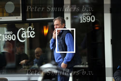 Amstelveen 2 maart 2019
Maarten Spanjer staat bij cafe 1890 neen sigaretje te roken.